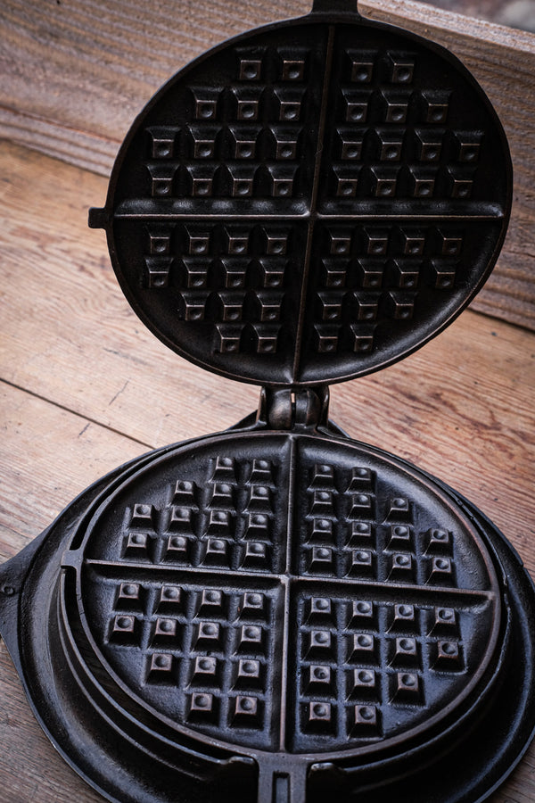 Griswold #9 Waffle Iron Low Base