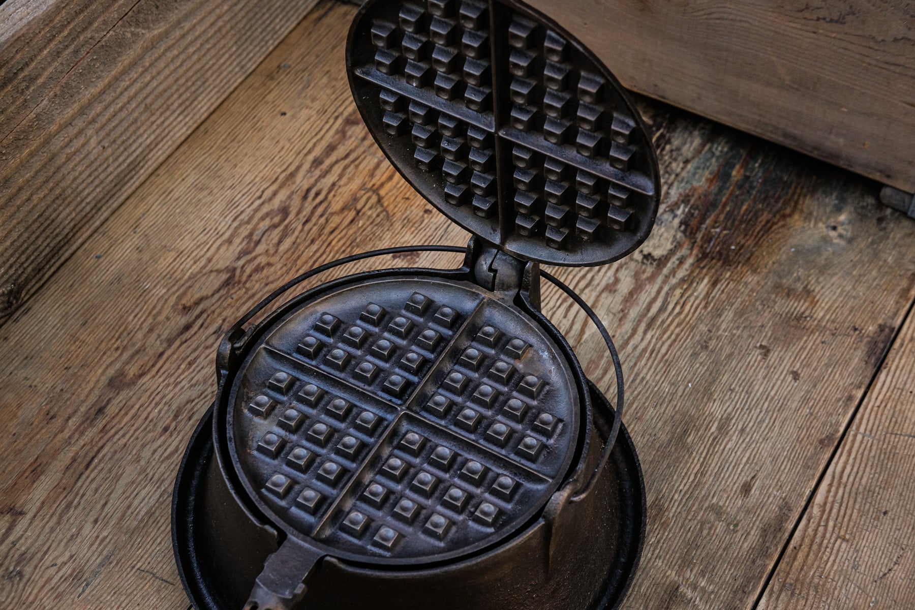 Griswold Waffle Iron High Base – Hardmill