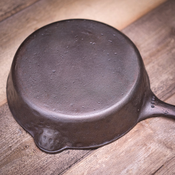 UNKNOWN MAKER - Hammered #5 Skillet