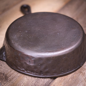 UNKNOWN MAKER - Hammered #5 Skillet