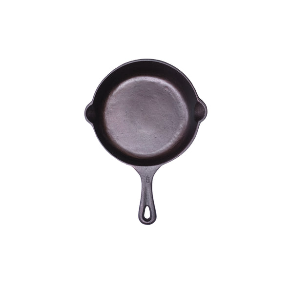 UNKNOWN MAKER - Hammered #5 Skillet