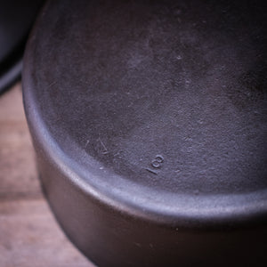 UNKNOWN MAKER - #8 Dutch Oven