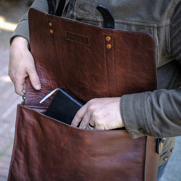 LEATHER MESSENGER BAG